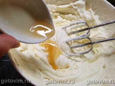 Рулет «Сникерс» с арахисовой карамелью Рулет «Сникерс» с арахисовой карамелью