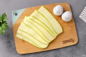 Рулетики из кабачков с мясом