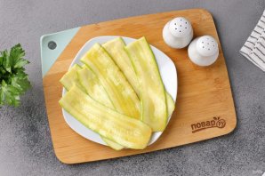 Рулетики из кабачков с мясом