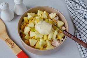 Салат с курицей и яйцом