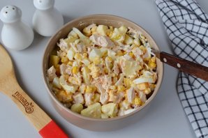 Салат с курицей и яйцом