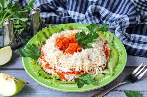 Салат с курицей, яблоком и морковью