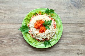 Салат с курицей, яблоком и морковью