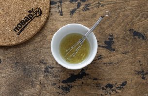 Салат с рукколой, помидорами и авокадо