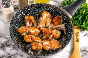 Скумбрия с картошкой на сковороде