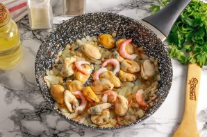 Сливочная паста с креветками и мидиями