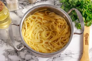 Сливочная паста с креветками и мидиями