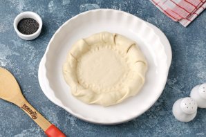 Слоёный пирог с сосисками