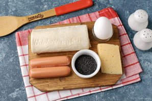 Слоёный пирог с сосисками