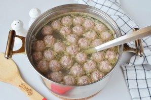 Суп с нутом и фрикадельками