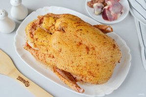 Утка с яблоками и гречкой в духовке