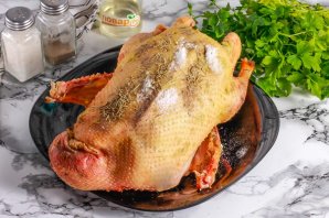 Утка с лимоном и розмарином в духовке