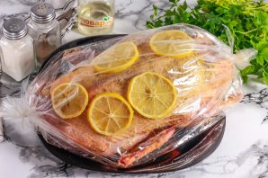 Утка с лимоном и розмарином в духовке