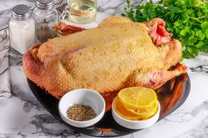 Утка с лимоном и розмарином в духовке