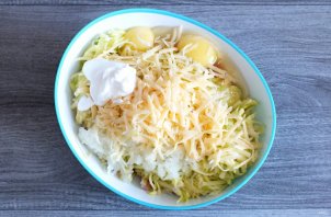 Запеканка из кабачков с курицей в мультиварке