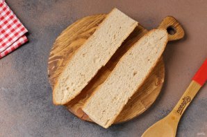 Багет с колбасой и сыром в духовке