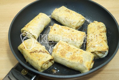 Блины с луком и яйцом