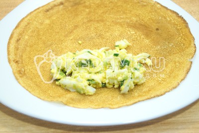 Блины с луком и яйцом