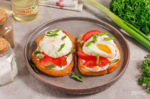 Брускетта с яйцом пашот