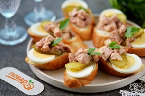 Бутерброды с печенью трески на праздничный стол Бутерброды с печенью трески на праздничный стол