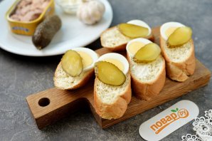 Бутерброды с печенью трески на праздничный стол Бутерброды с печенью трески на праздничный стол