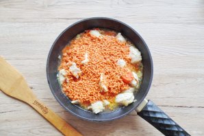 Чечевица с индейкой и овощами