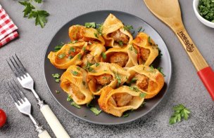 Фаршированные макароны на сковороде