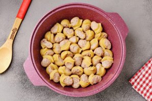 Фаршированные макароны на сковороде