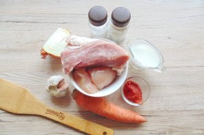 Фрикадельки в сметанно-томатном соусе