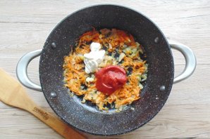 Фрикадельки в сметанно-томатном соусе