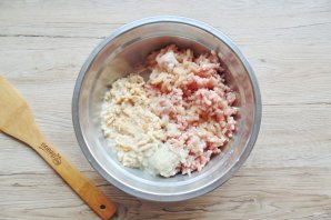 Фрикадельки в сметанно-томатном соусе