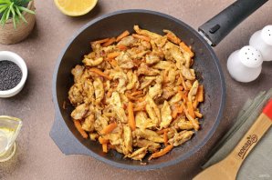 Фунчоза с курицей и кабачком