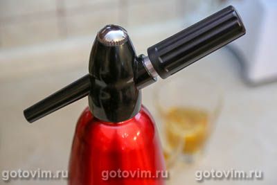 Газировка с яблочным соком в сифоне 