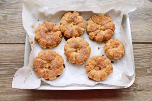 Яблочные колечки в слоеном тесте