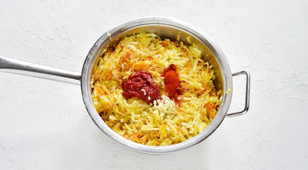 Капуста с сосисками и томатной пастой, пошаговый рецепт с фото Капуста с сосисками и томатной пастой, пошаговый рецепт с фото