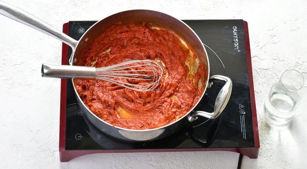 Классическая подливка из томатной пасты с мукой, пошаговый рецепт с фото