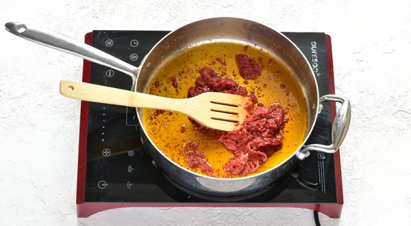 Классическая подливка из томатной пасты с мукой, пошаговый рецепт с фото