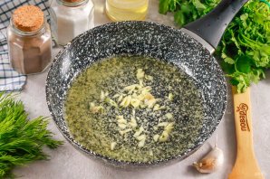 Креветки на сливочном масле с чесноком