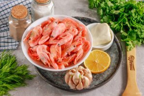 Креветки на сливочном масле с чесноком