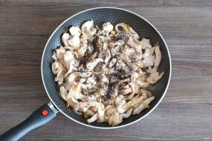 Куриная грудка в томатном соусе