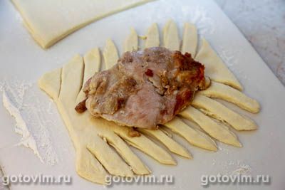 Куриные бедра (без костей), запеченные в слоеном тесте Куриные бедра (без костей), запеченные в слоеном тесте