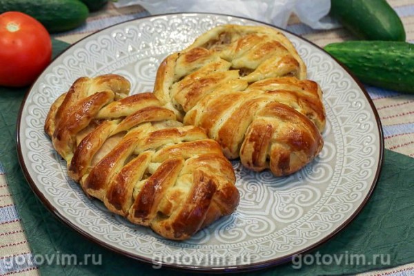 Куриные бедра (без костей), запеченные в слоеном тесте Куриные бедра (без костей), запеченные в слоеном тесте