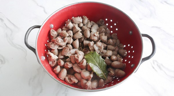 Куриные потрошки в сметанном соусе, пошаговый рецепт с фото Куриные потрошки в сметанном соусе, пошаговый рецепт с фото