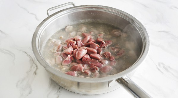 Куриные потрошки в сметанном соусе, пошаговый рецепт с фото Куриные потрошки в сметанном соусе, пошаговый рецепт с фото