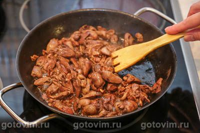 Куриные сердечки, жаренные с соусом на квасе Куриные сердечки, жаренные с соусом на квасе