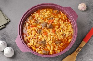 Лагман с картофелем, болгарским перцем и томатной пастой