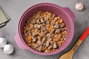 Лагман с картофелем, болгарским перцем и томатной пастой