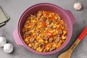 Лагман с картофелем, болгарским перцем и томатной пастой