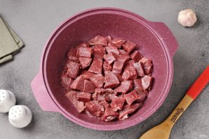 Лагман с картофелем, болгарским перцем и томатной пастой