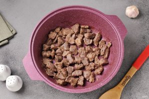 Лагман с картофелем, болгарским перцем и томатной пастой